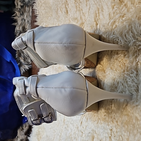 White leather wedge strap heels - Picture 10 of 11